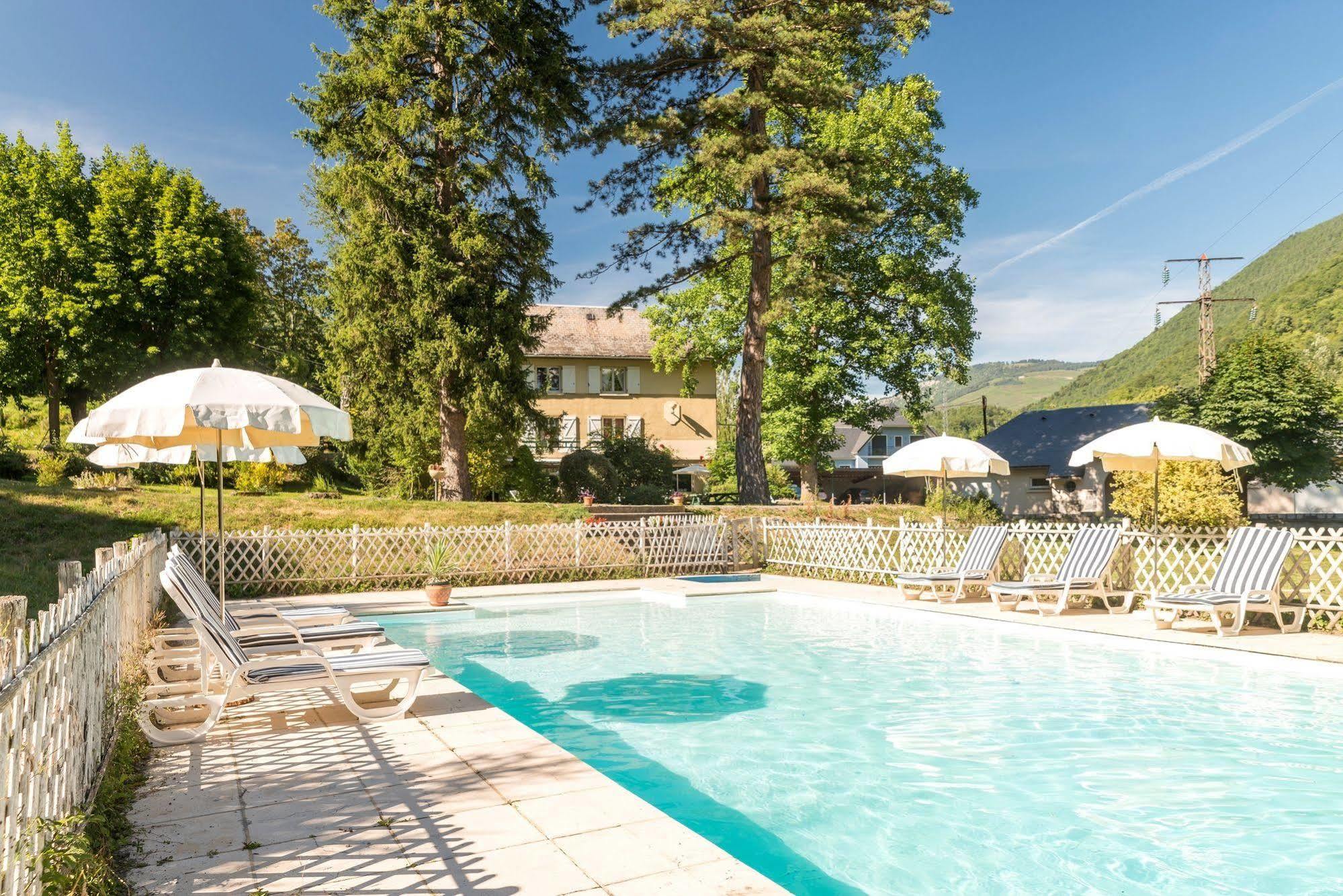 Hotel Du Val D'Aure Cadeac Екстер'єр фото